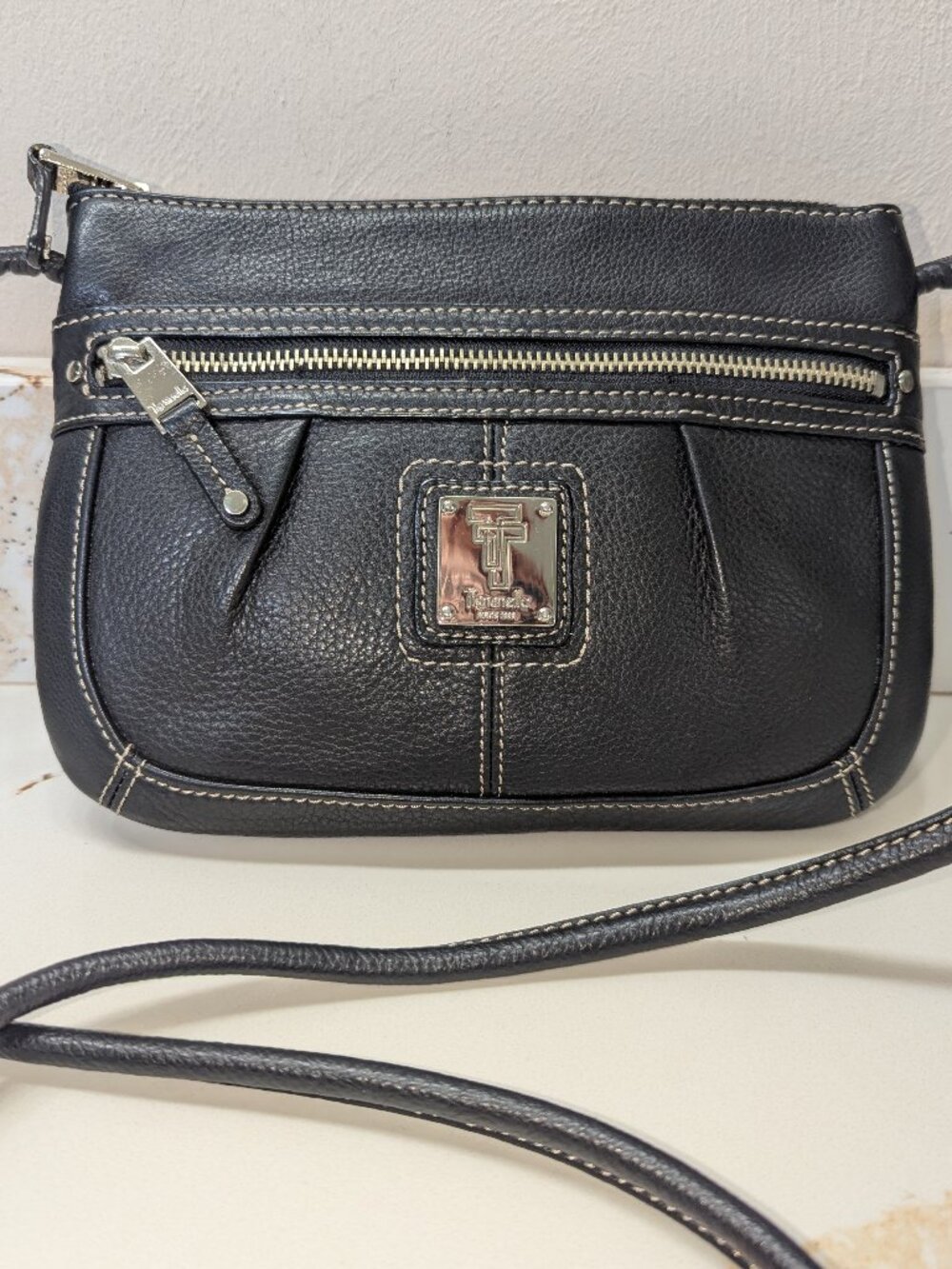Tignanello leather crossbody bag, EUC! - Picture 1 of 5